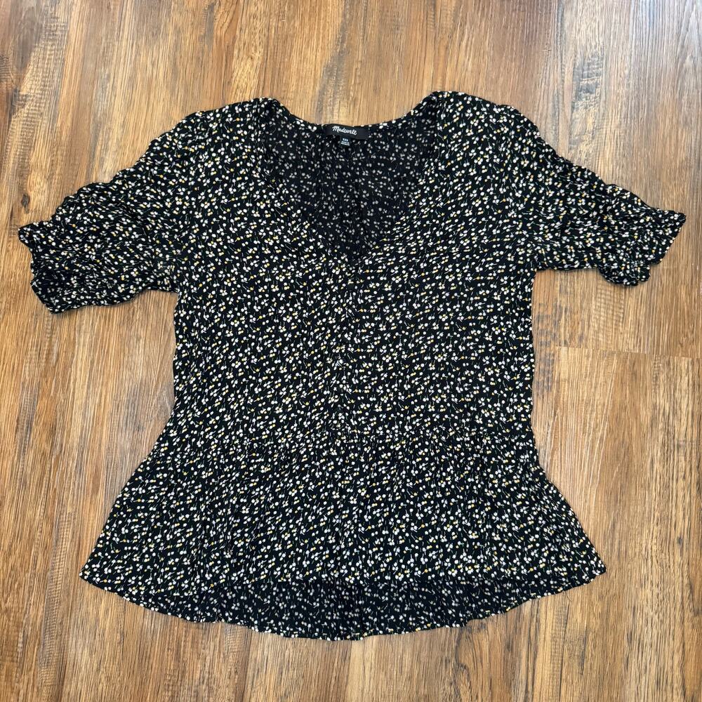Madewell XXS black floral blouse Courtyard Ruffle-Hem Top in Playground Posies